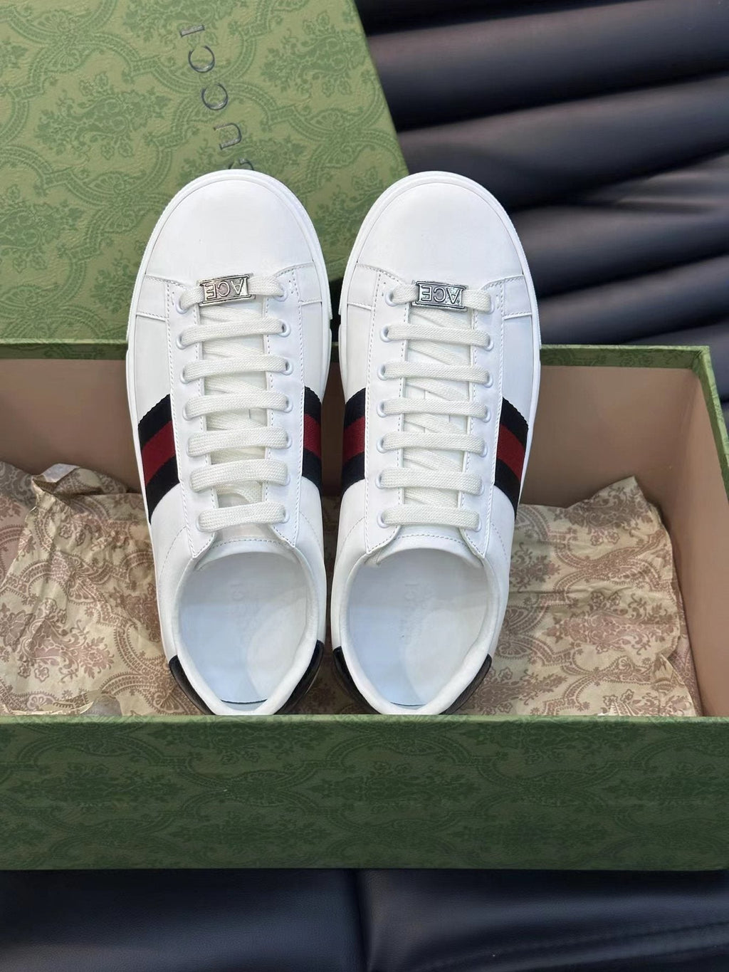 Gucci White Stripe Low-Top Sneakers