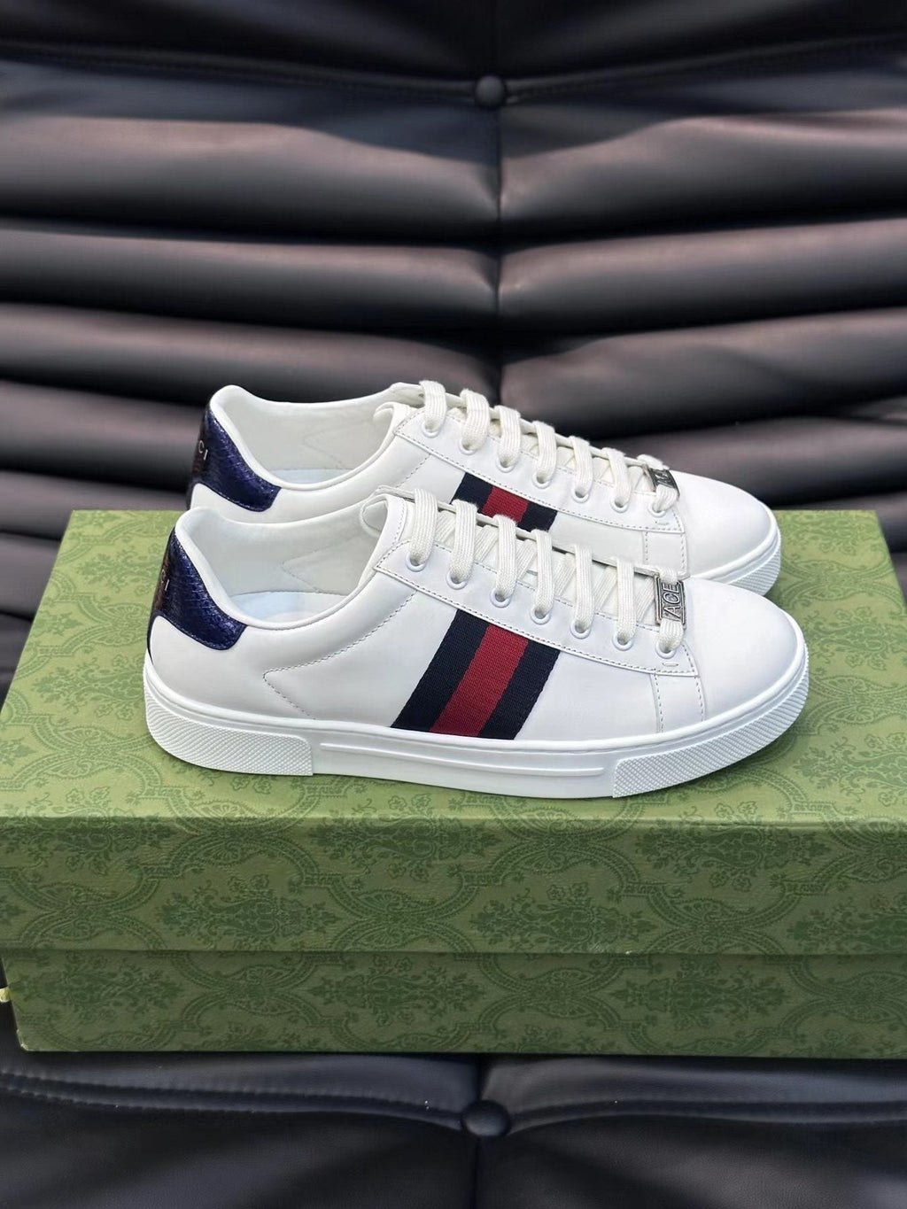 Gucci White Stripe Low-Top Sneakers
